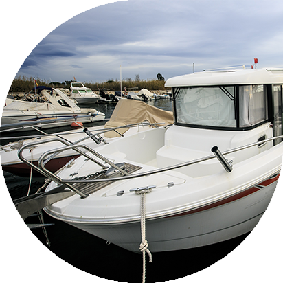 Cabin Cruiser boat with insurance